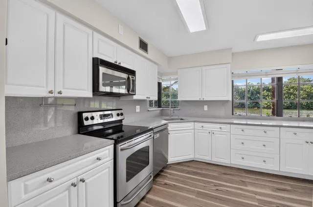 Unit 1201 photo 15