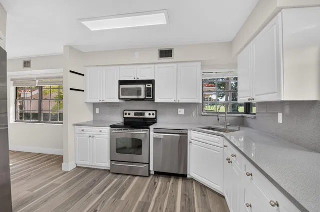 Unit 1201 photo 16