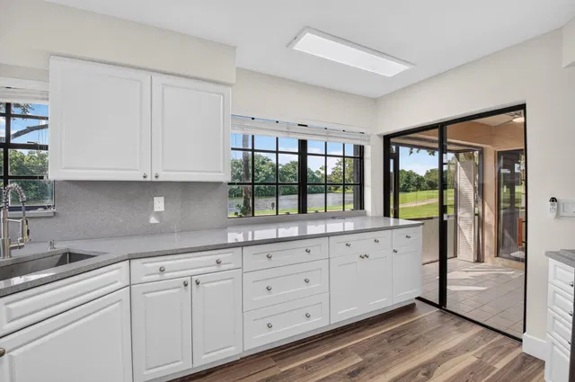 Unit 1201 photo 17