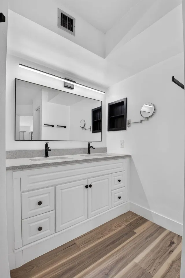 Unit 1201 photo 24