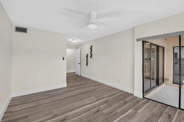 Unit 1201 photo 14