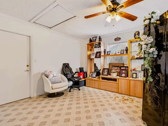 Residence photo 12