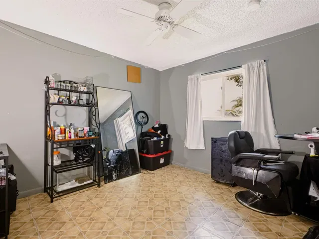 Residence photo 18