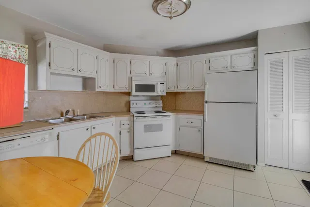  Unit 203 photo 4