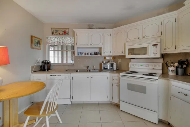  Unit 203 photo 7