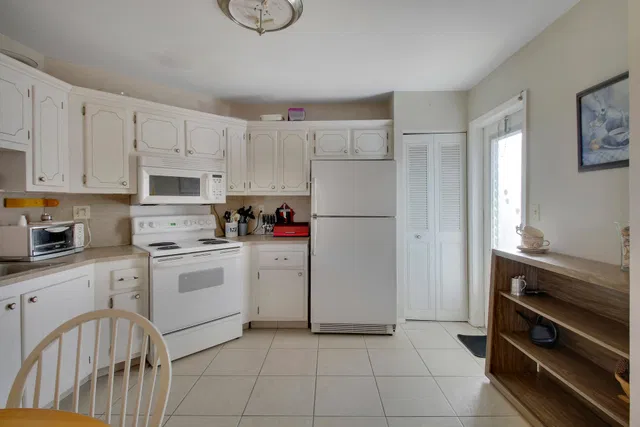  Unit 203 photo 9