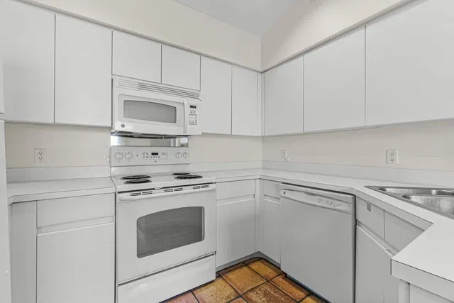  Residence photo 6