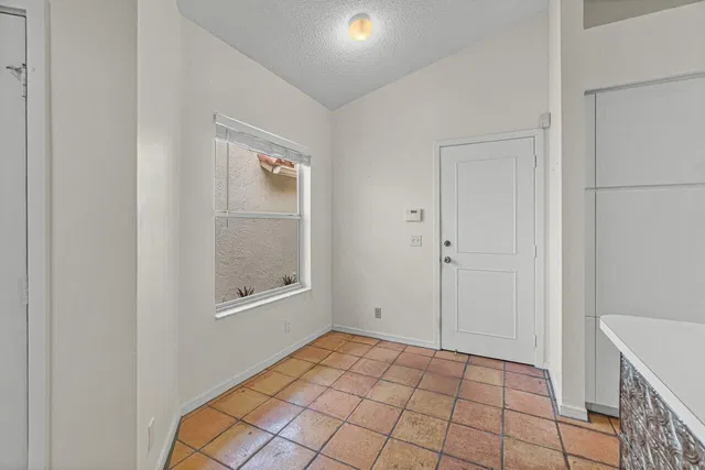  Residence photo 8