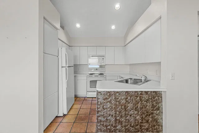  Residence photo 9