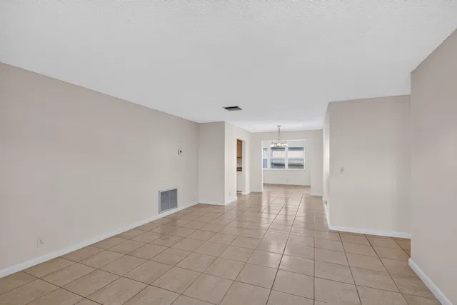  Residence photo 9