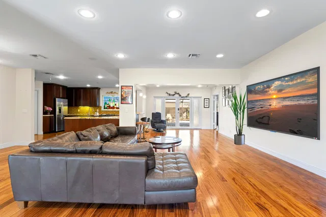 Residence photo 3