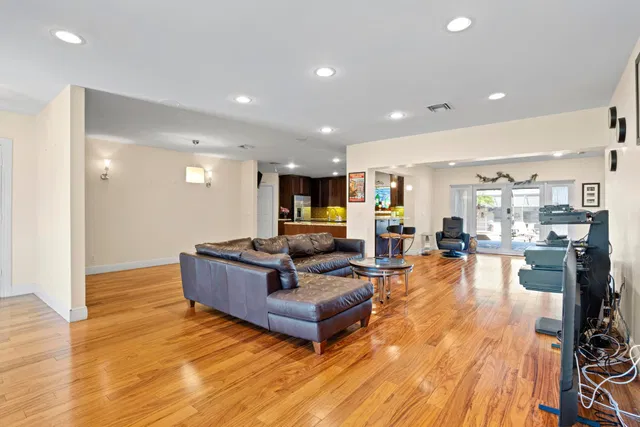 Residence photo 4