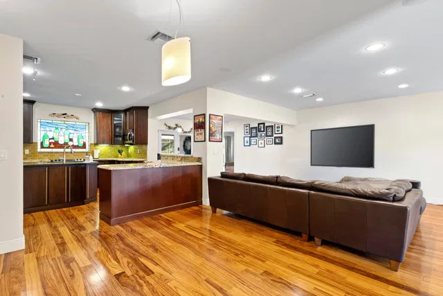Residence photo 6