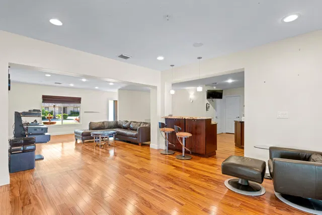 Residence photo 20