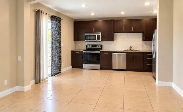  Residence photo 4
