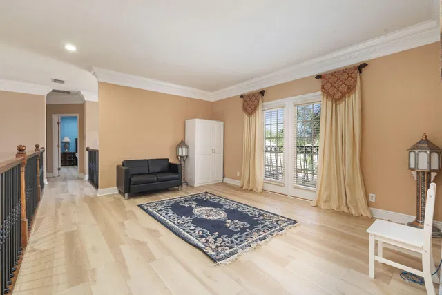  Residence photo 35