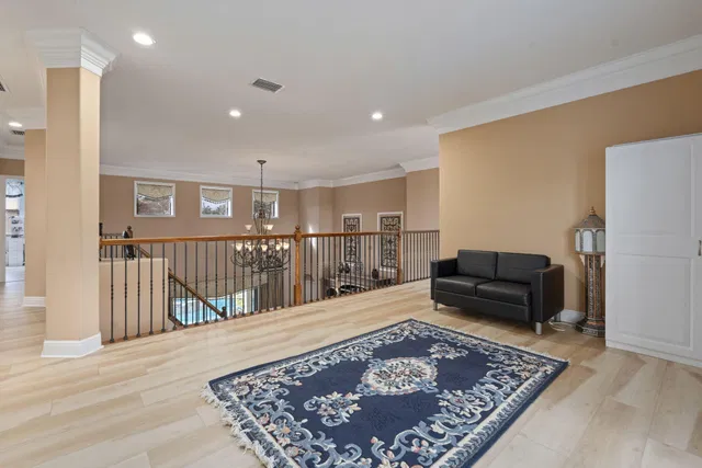  Residence photo 36