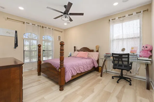  Residence photo 42