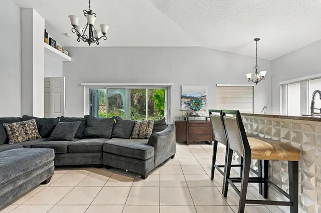 Residence photo 6