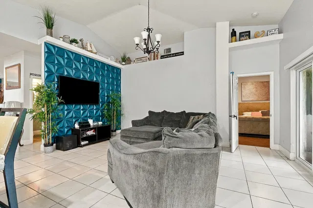 Residence photo 7