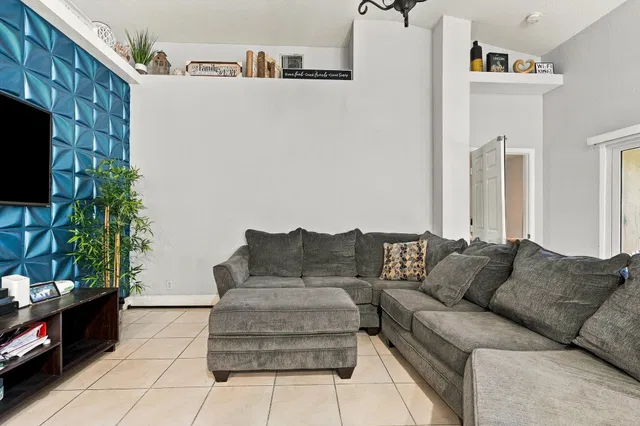 Residence photo 8