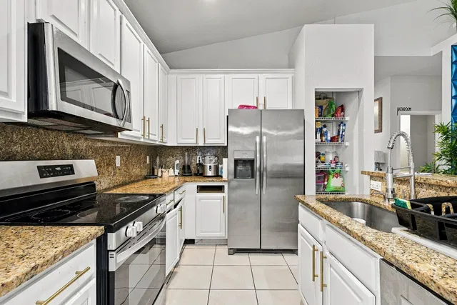 Residence photo 10