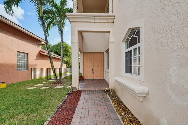 Residence photo 3