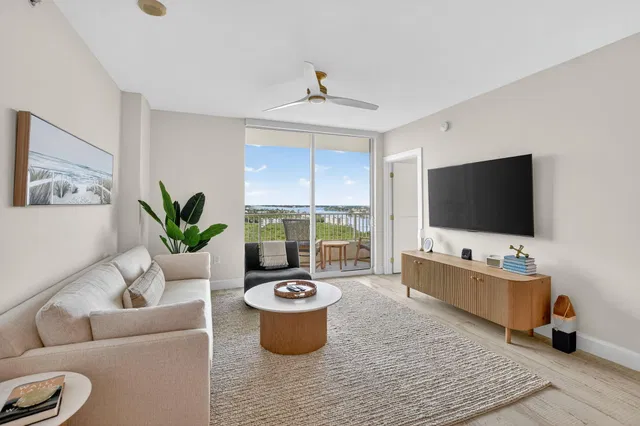 Unit 1204 photo 14