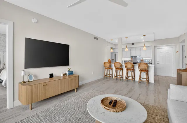 Unit 1204 photo 15