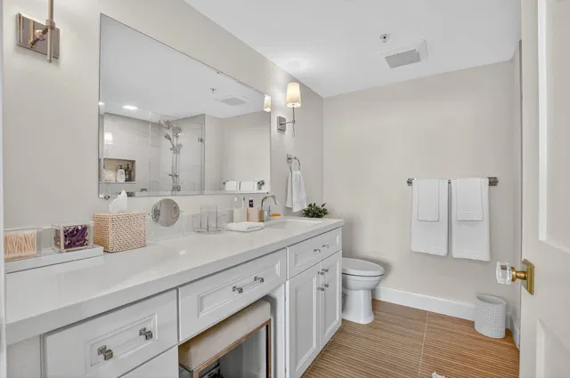 Unit 1204 photo 20