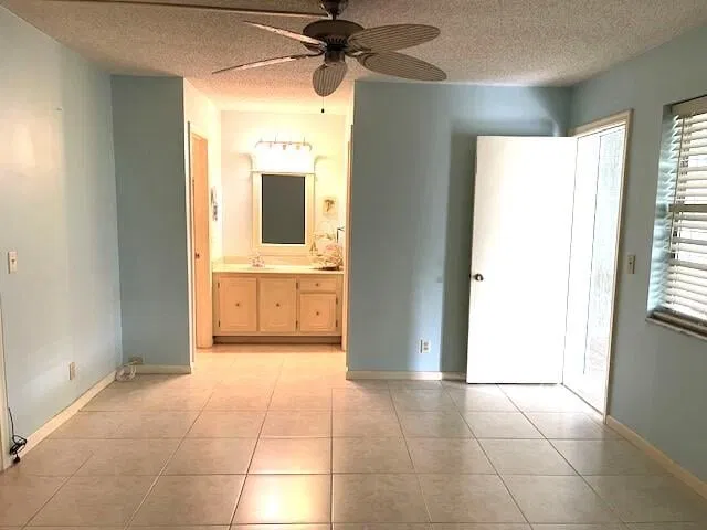 Unit B photo 16