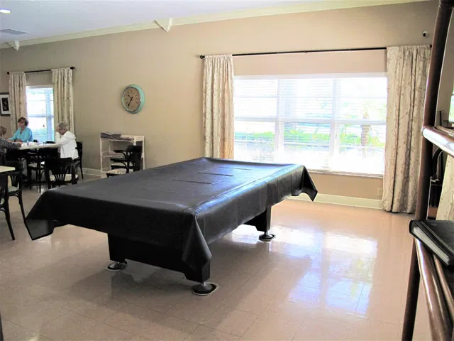 Unit B photo 26