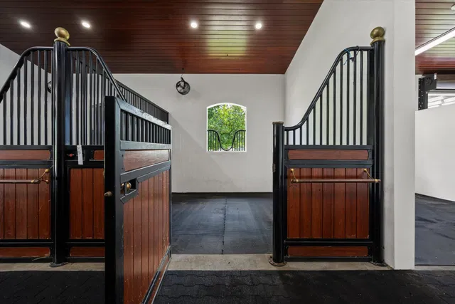 Residence photo 12