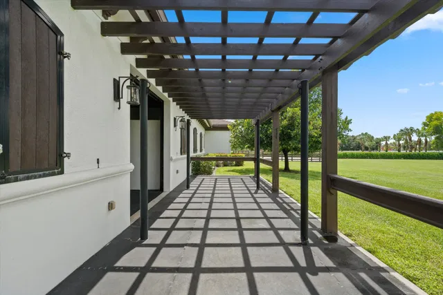 Residence photo 17
