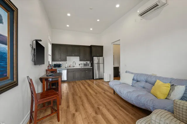 Residence photo 26