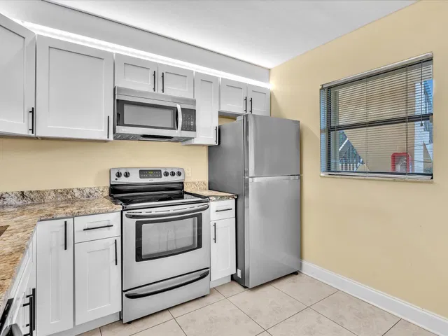 Unit 105 photo 9