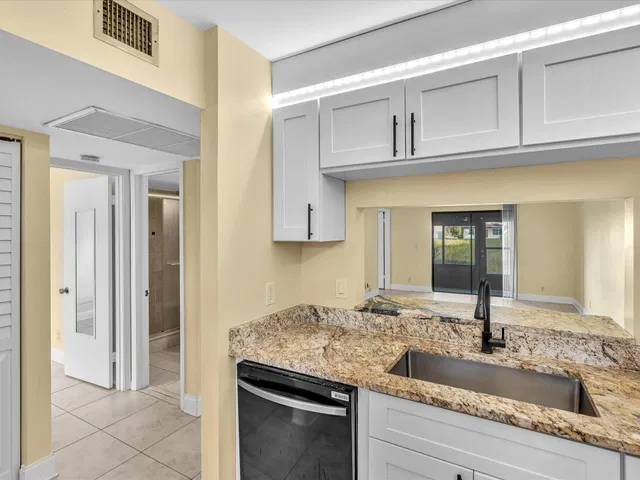 Unit 105 photo 12