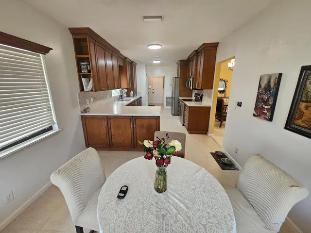 Residence photo 5