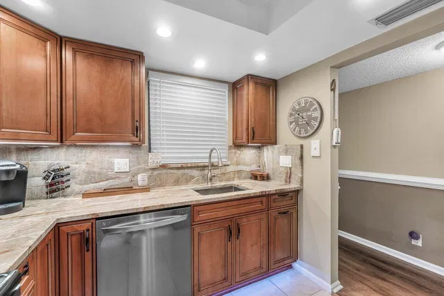  Unit 206 photo 9