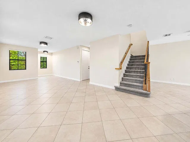  Residence photo 9