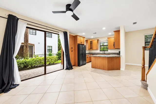  Residence photo 12