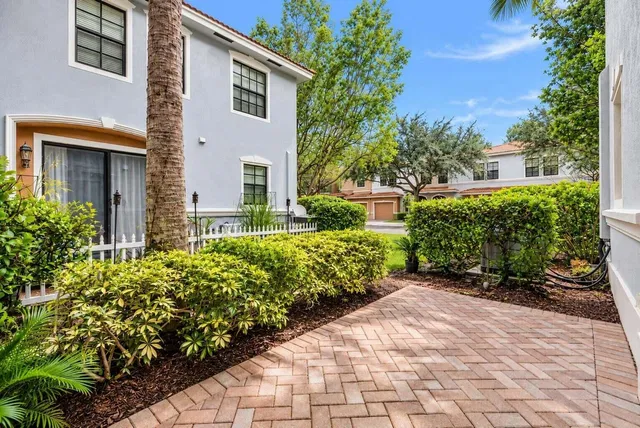  Residence photo 34