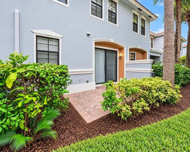  Residence photo 35