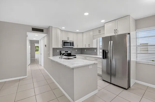 Residence photo 3
