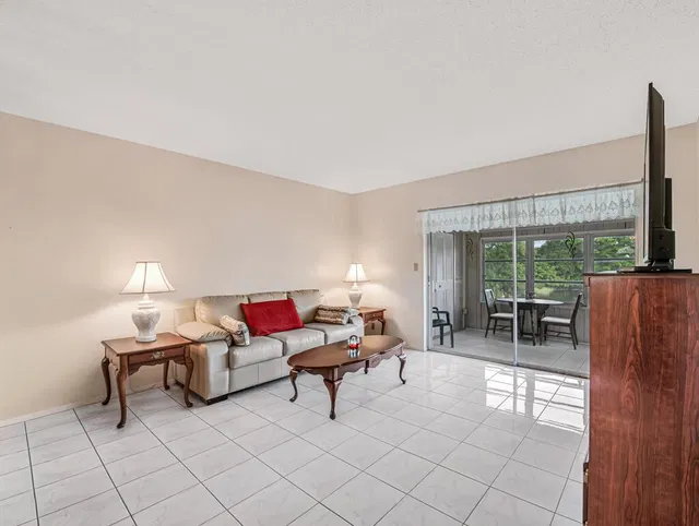  Residence photo 10