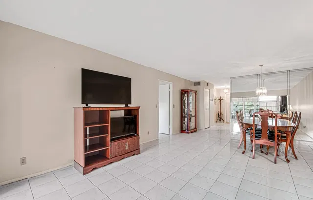  Residence photo 15