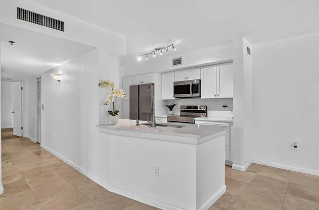 Unit 102 photo 11