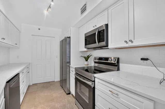 Unit 102 photo 17