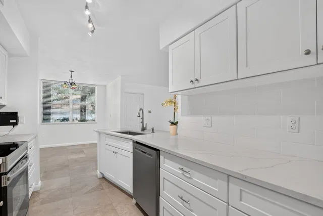 Unit 102 photo 18
