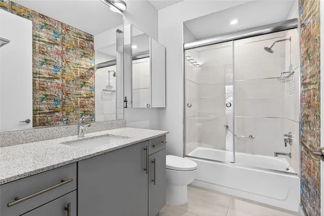 The Meridian Unit 404 photo 6